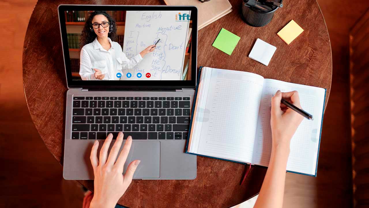 FORMAÇÃO DE E-FORMADORES